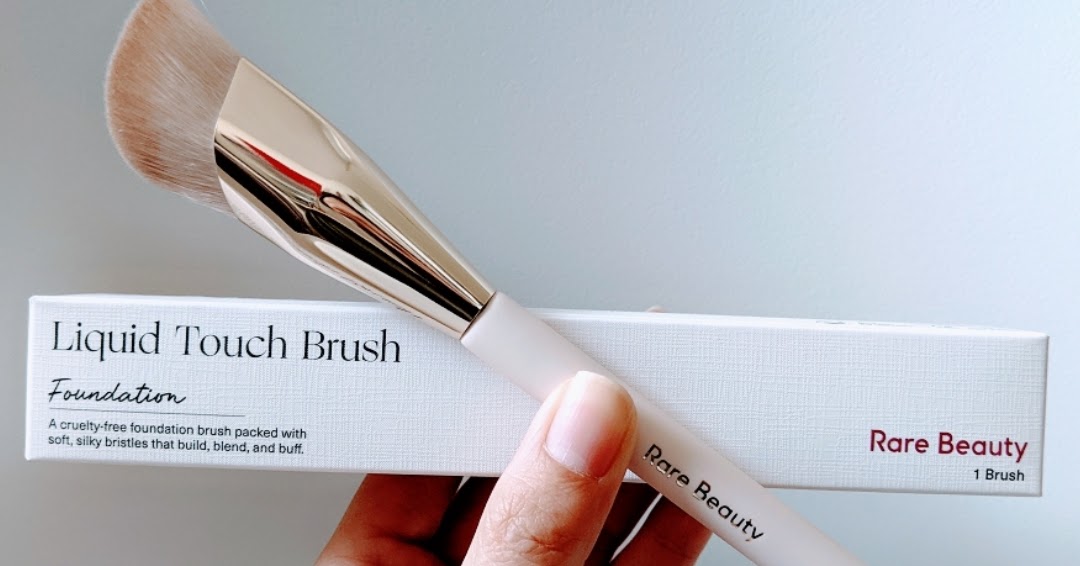 Re New Foundation Brush by Rare Beauty Review
