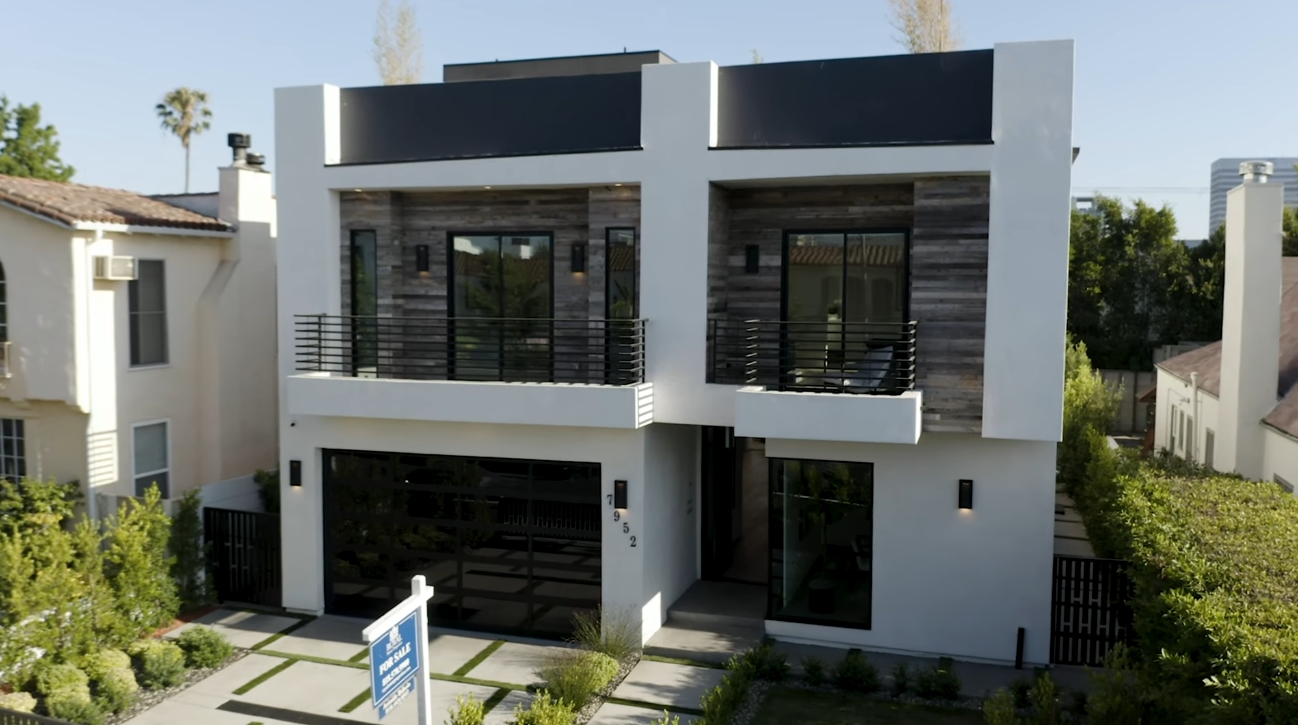 39 Photos vs. Inside a $4,000,000 Modern Mansion in Los Angeles with an INSANE Rooftop Deck! - Luxury Home & Interior Design Video Tour 39 Photos vs. Inside a $4,000,000 Modern Mansion in Los Angeles with an INSANE Rooftop Deck! - Luxury Home & Interior Design Video Tour