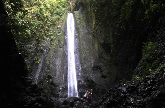 Keindahan Destinasi Wisata Air Terjun Grenjengan Sewu di Jrahi Pati