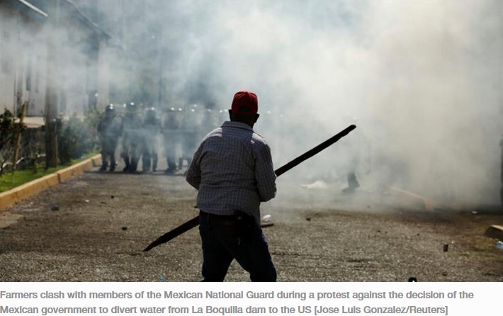 demo air meksiko bentrok dengan polisi militer