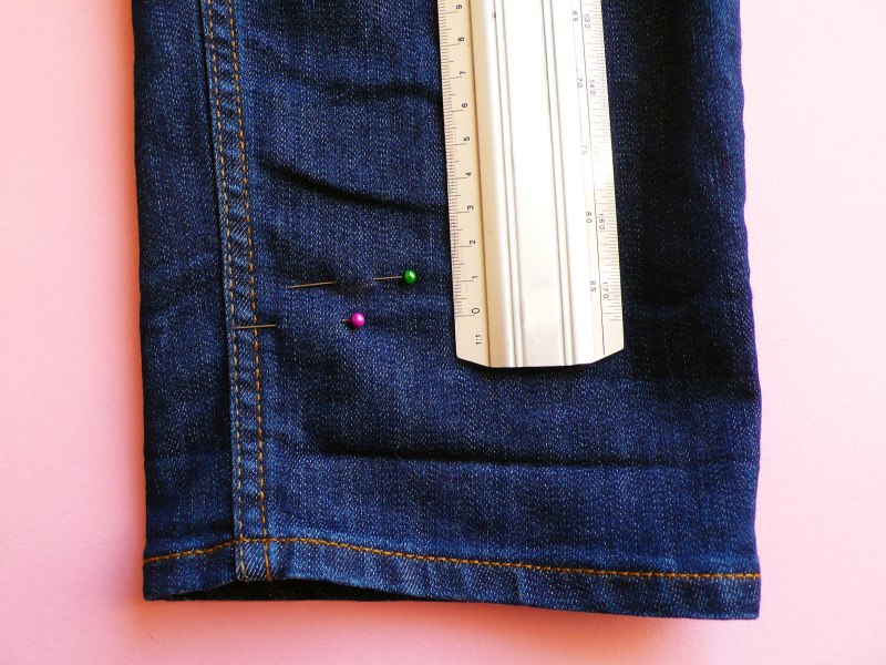 Come Fare L Orlo Ai Jeans Mantenendo Quello Originale Cafe Creativo Idee Fai Da Te E Tutorial