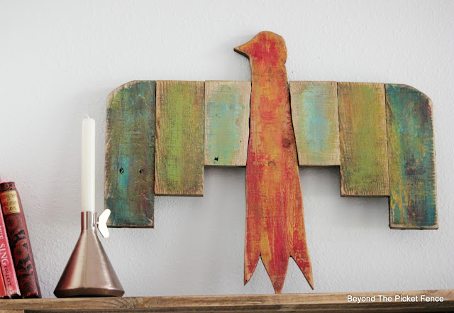 use reclaimed pallet boards to make a funky boho decor item