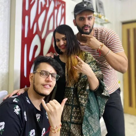 Nischay with his brother and sister