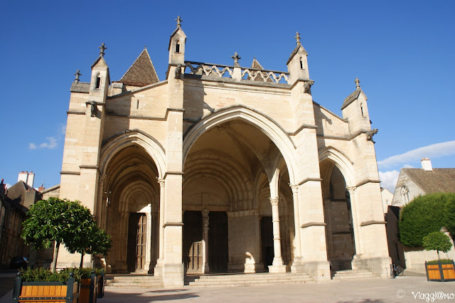 La Basilica Collegiale di Notre Dame legata al monastero di Cluny