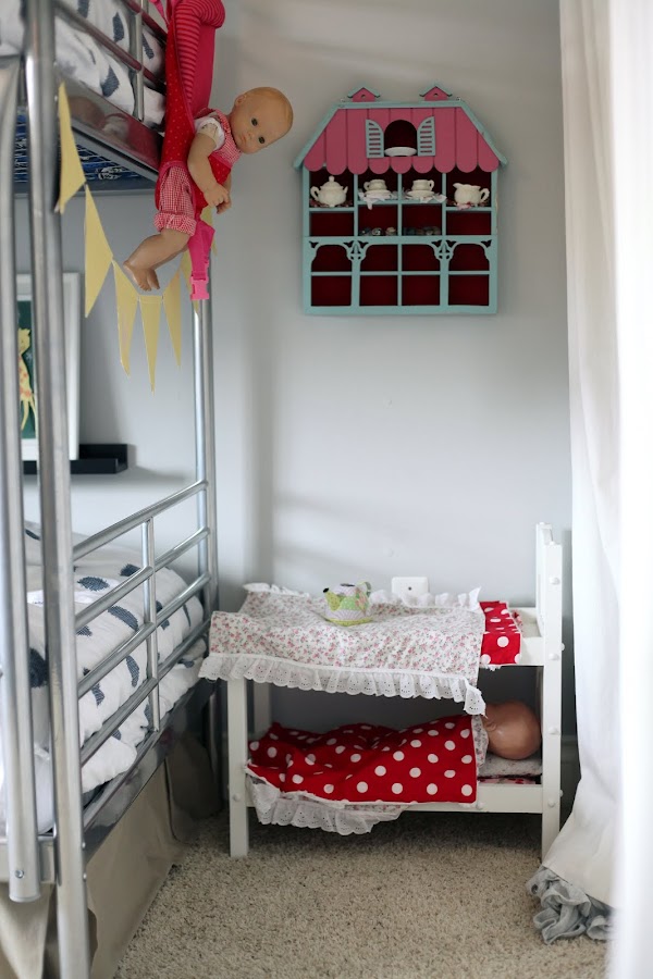 Woohooie: brother sister shared bedroom (again)