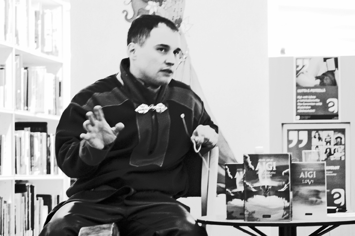 Kirja[b]loki. Kirjahullun kirjahyllystä Juuret! Saamelainen kulttuuri