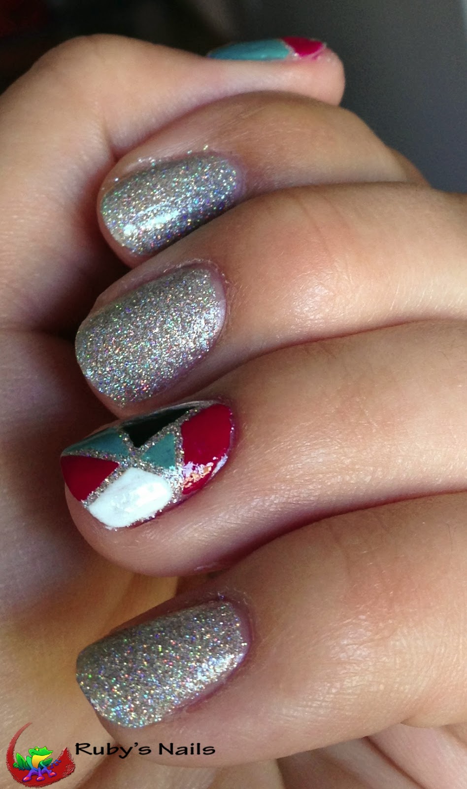 Ruby's Nails: Glittering Garland Mosaic