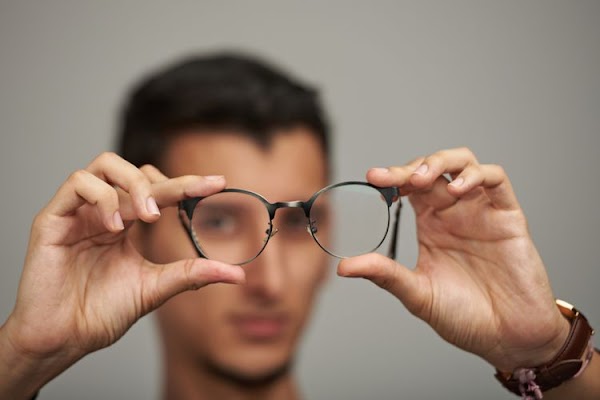 There Are 10 Eye Signs It's time to see your eye doctor There Are 10 Eye Signs It's time to see your eye doctor
