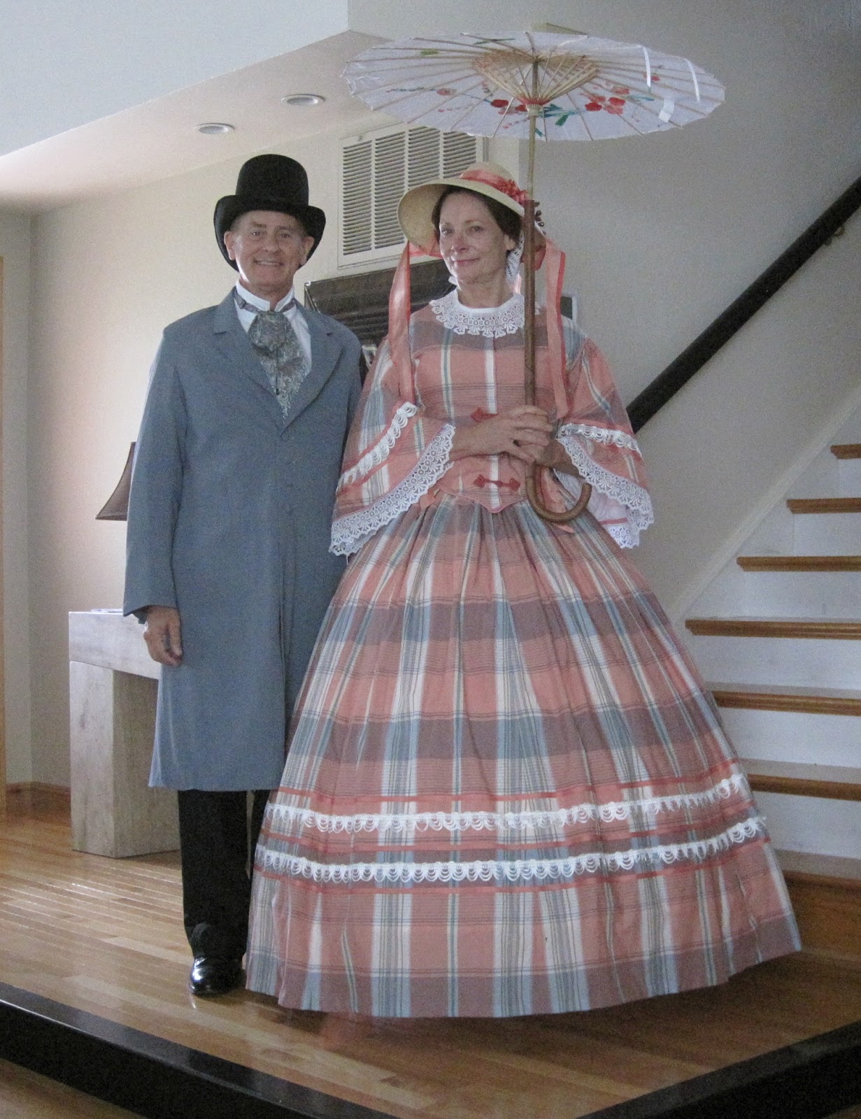 Idle Hands...The MsFits' Victorian Day Dress rob