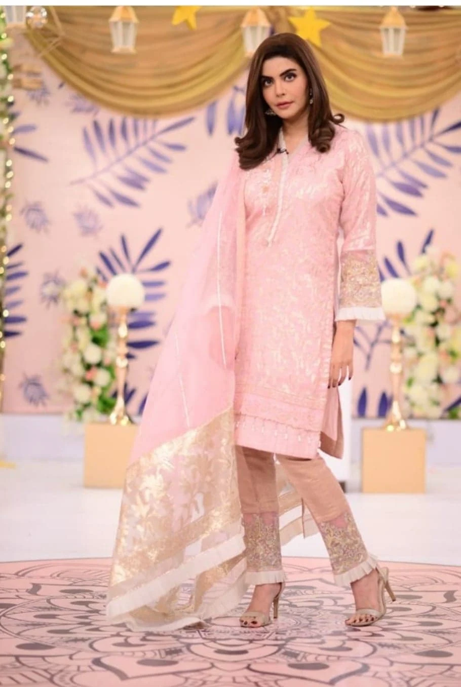 Dresses Worn by Pakistani Showbiz celebrities on Eid ul Fitr 2020 Dresses Worn by Pakistani Showbiz celebrities on Eid ul Fitr 2020