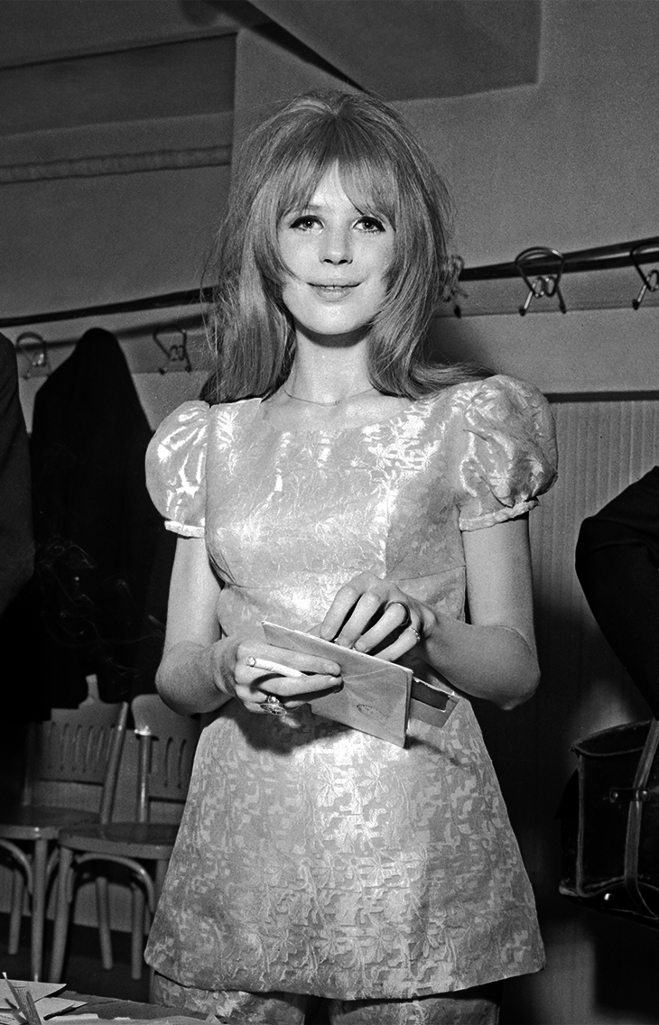 50 Rare and Beautiful Black and White Photos of Marianne ...
