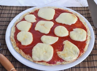 PIZZA CON BASE DI CAVOLFIORE