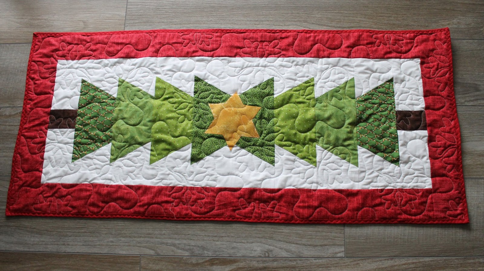 Sunshine Sews Crazy Christmas Tree Table Runner