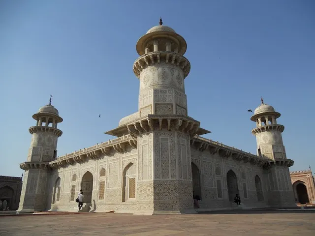 Agra Day Trip: Tomb of I'timād-ud-Daulah aka the Baby Taj Mahal