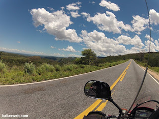 Uma leve descida na estrada.