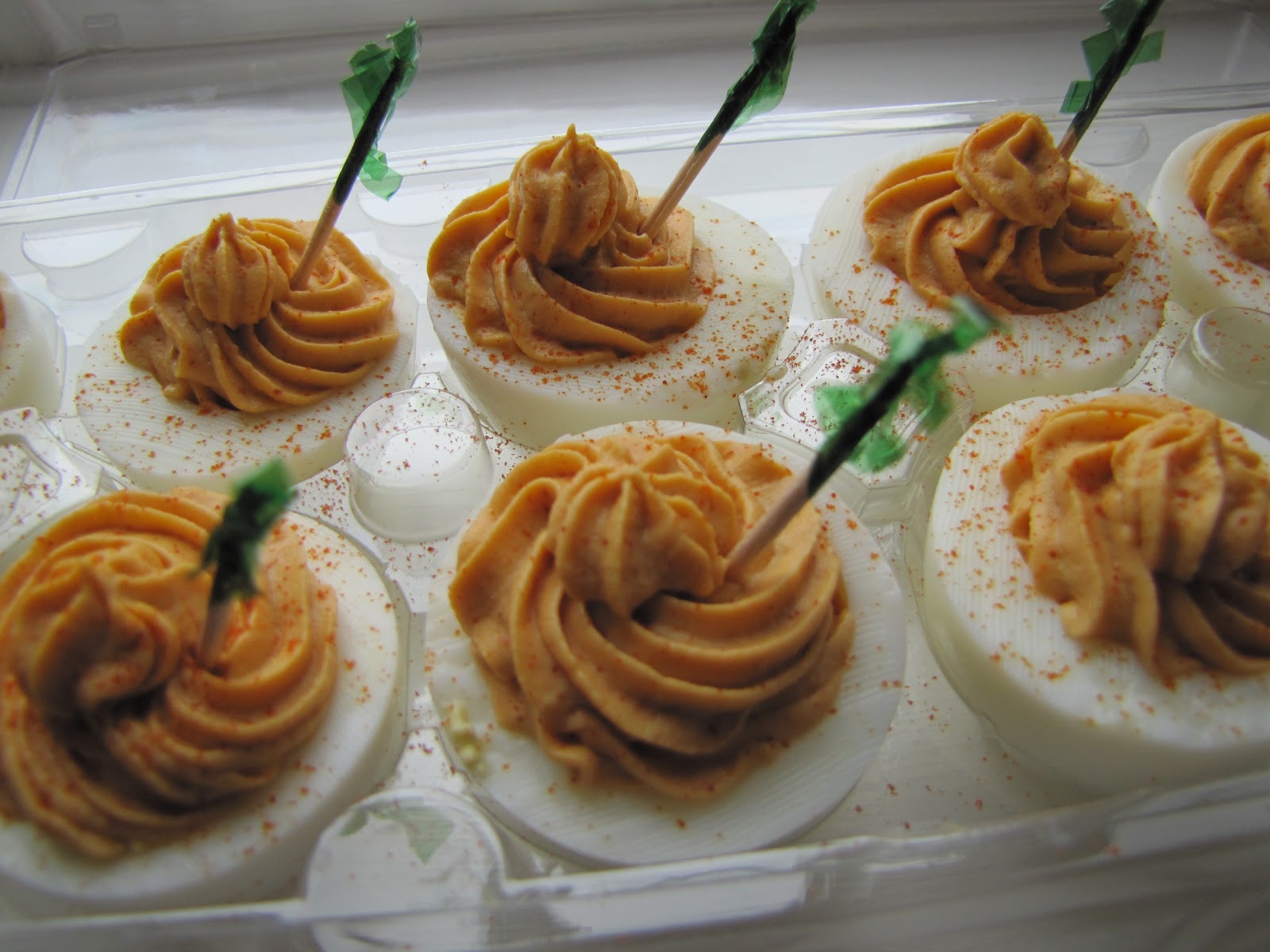 How To Cut Decorate Carry Deviled Eggs Not The Typical Method