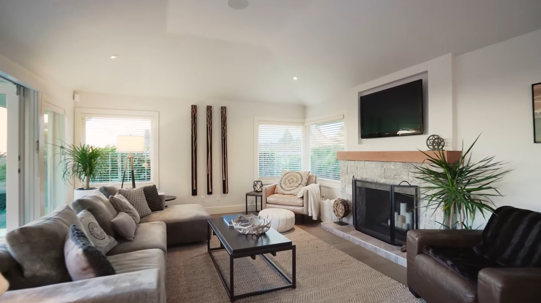 28 Interior Design Photos vs. 125 Kensington Crescent, North Vancouver Luxury Home Tour