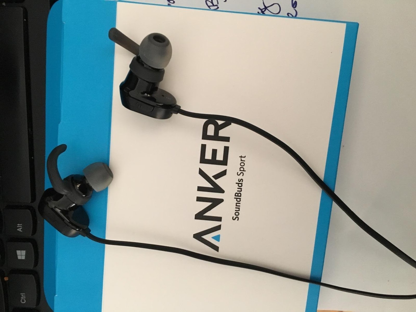 Amazone: Anker SoundBuds Wireless Headphones - Bluetooth Black Water