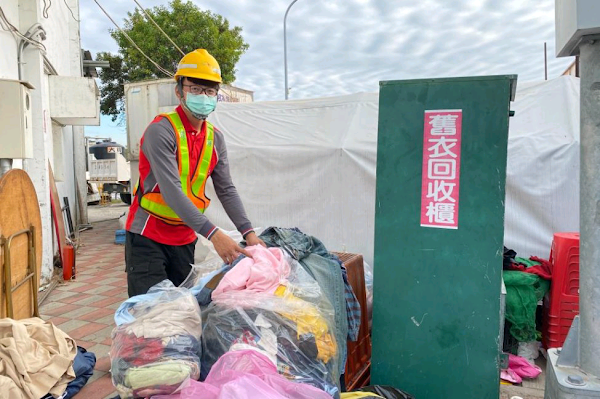 $10,140 found in donated clothes returned to owner $10,140 found in donated clothes returned to owner