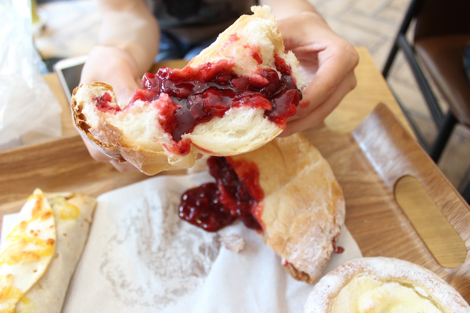 Korean Bakeries The Most Popular Bakeries in ‘Dongseongno’ Downtown