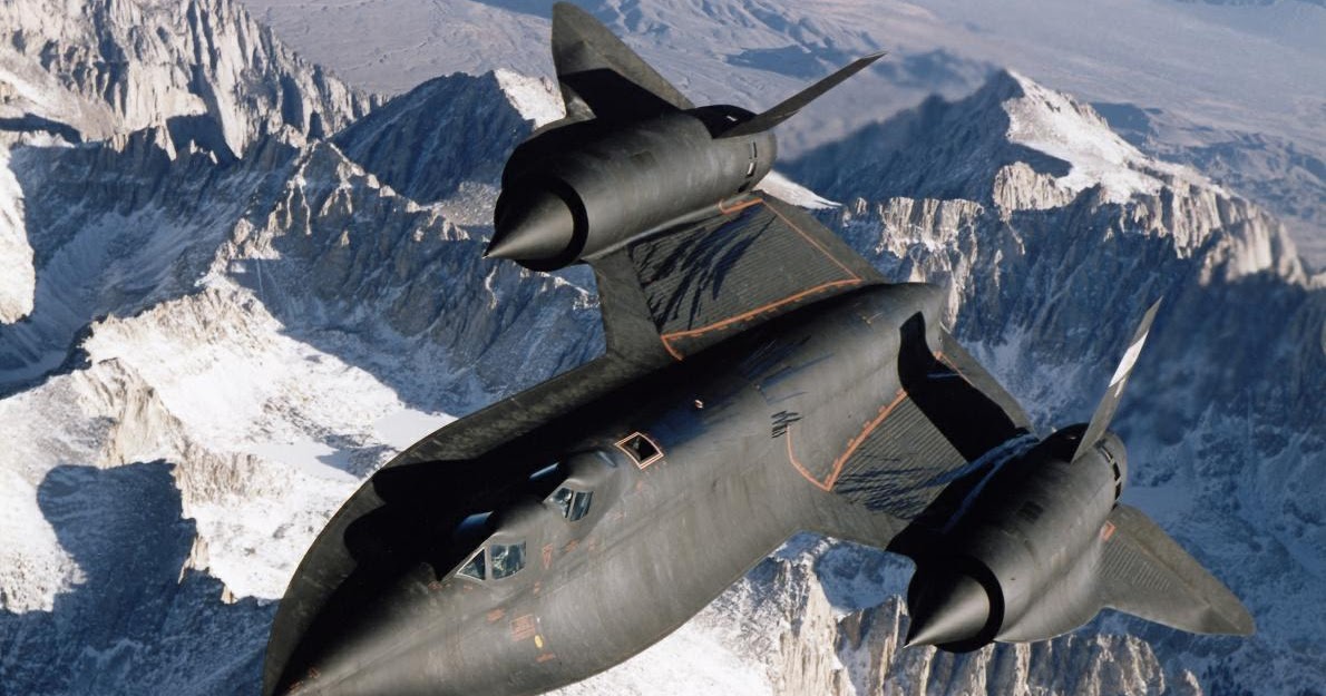 Скорость быстрого истребителя. Lockheed SR-71. SR 71 Blackbird. Lockheed SR-71 Blackbird. Черный Дрозд самолет SR 71.