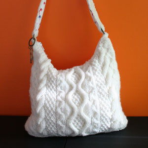 'Cable Stripe' Carryall - Free Vintage Crochet Bag Pattern