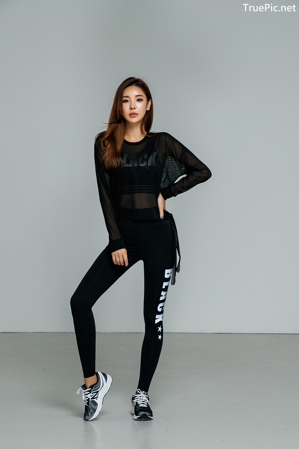 Image-Korean-Fashion-Model-Park-Da-Hyun-Celebrity-Black-Indoor-and-Outdoor-Fitness-Set-TruePic.net- Picture-14