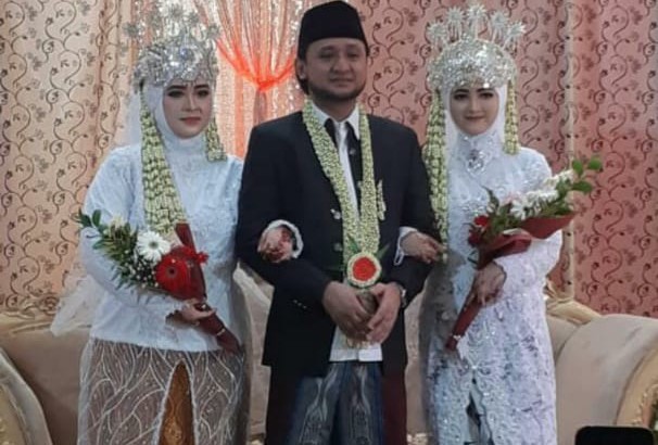 Viral Pengantin Laki-Laki Nikahi 2 Perempuan Cantik Sekaligus, Begini Kisahnya