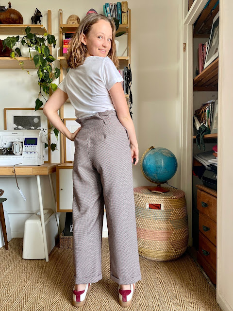 Diary of a Chain Stitcher: Fibre Mood Jasmin Trousers in Houndstooth Wool from The New Craft House