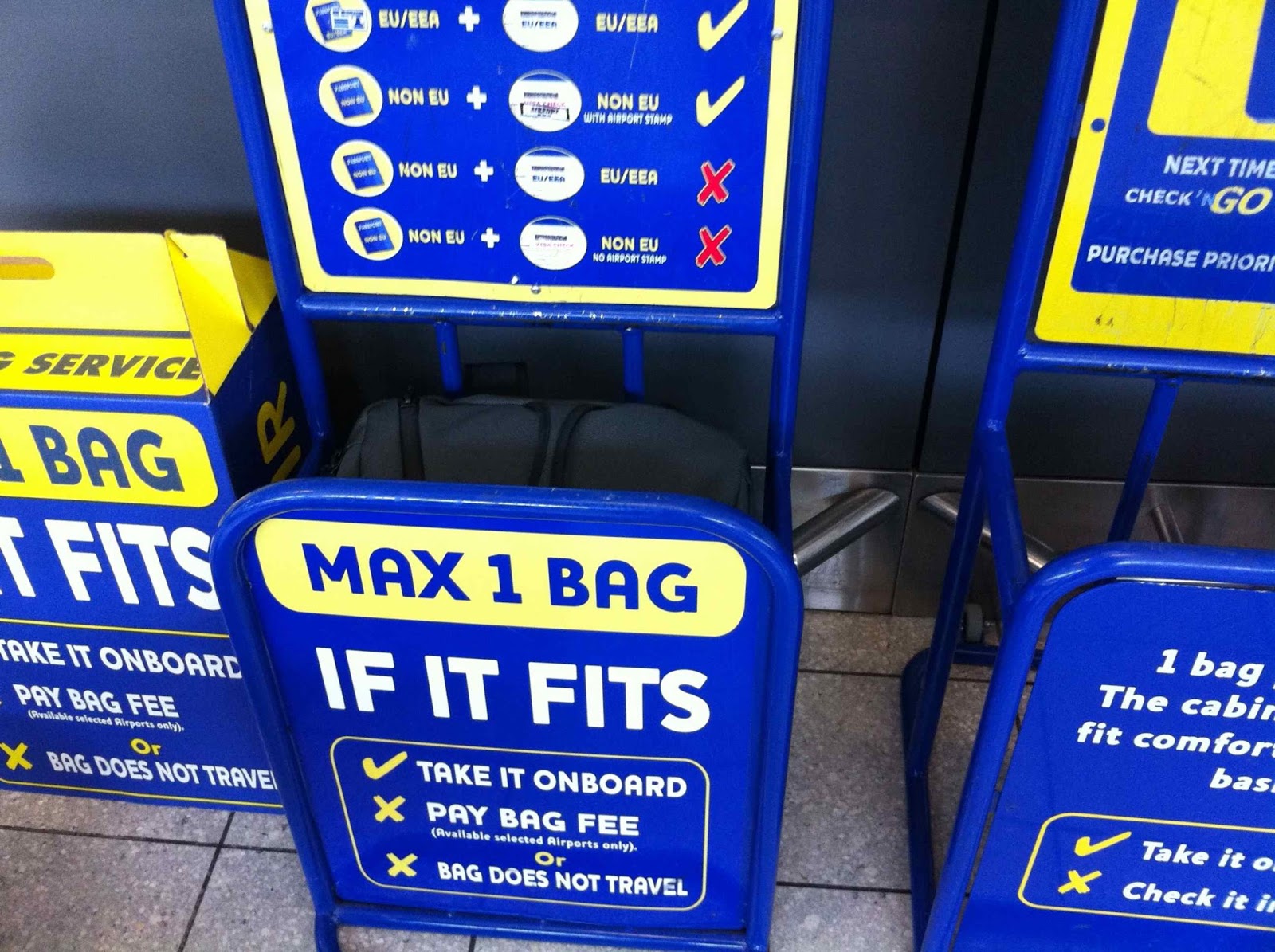 price of luggage ryanair