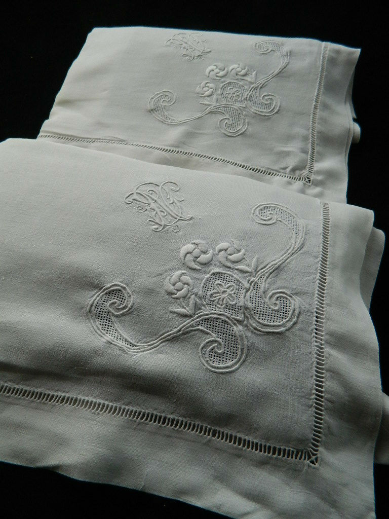 THE ANTIQUE LINEN CUPBOARD