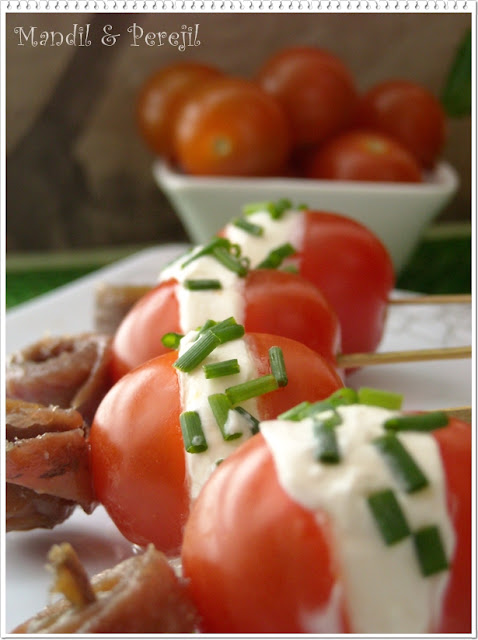 PINCHO DE TOMATITOS Y QUESO 