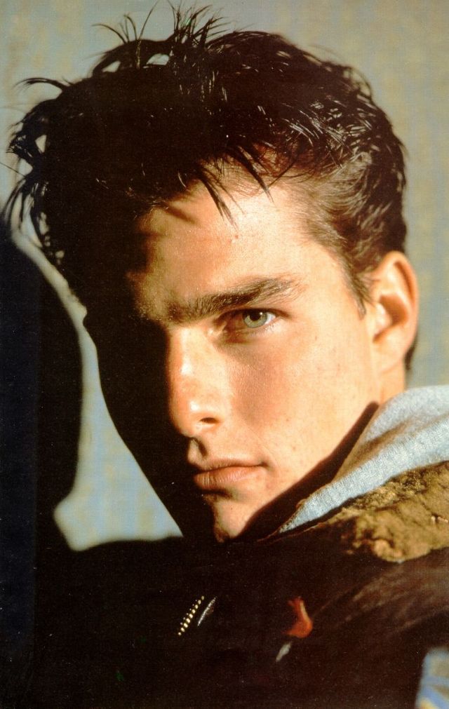 22 Throwback Photos of a Very Young and Handsome Tom Cruise in the