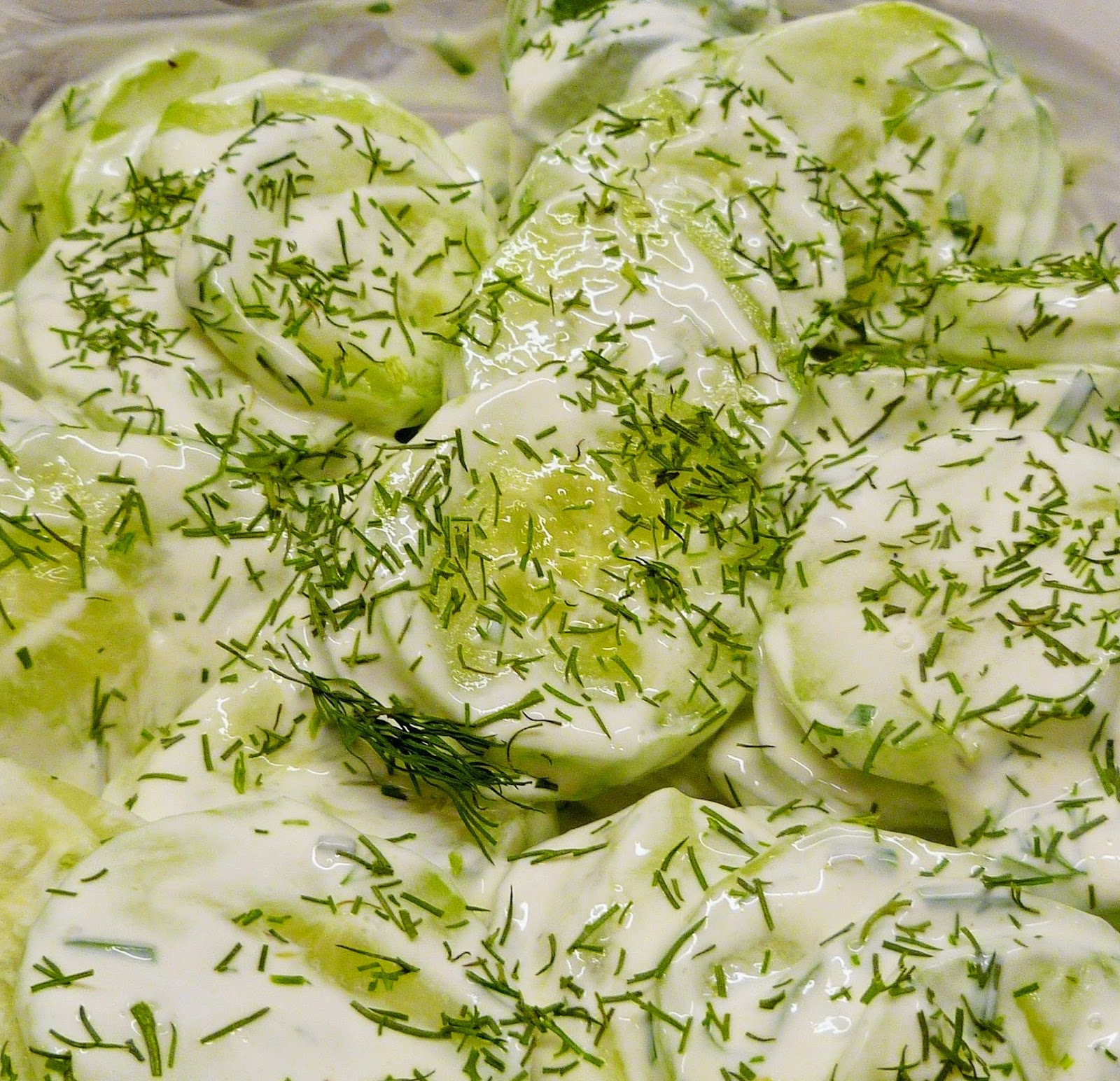 Салат из огурца и сметаны калорийность. Зеленый лук со сметаной.