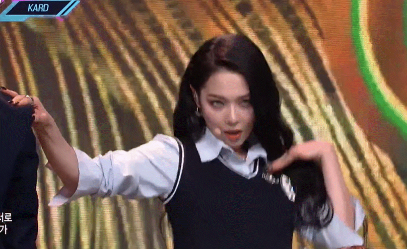 데뷔하고 처음 교복입었는데 분위기 완전 사학루등 | 인스티즈