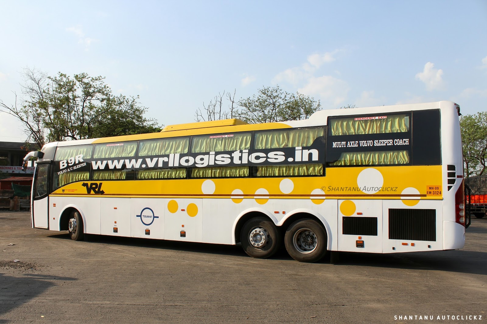 Shantanu Autoclickz VRL Volvo B9R Multiaxle Sleeper poses at VRL Kolhapur.