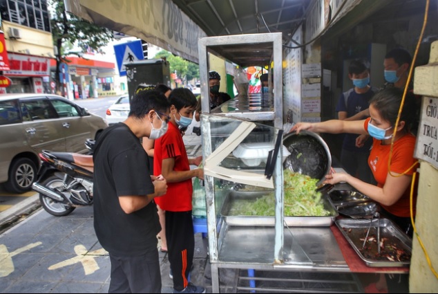 VÌ SAO HÀ NỘI CẦN THẬN TRỌNG NỚI LỎNG GIÃN CÁCH?