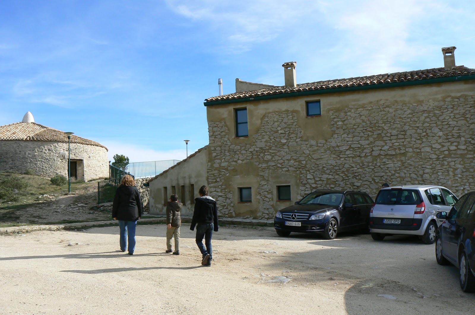 sosegaos : Pou (Pozo) del Surdo y hotel-restaurante Pou de la Neu. Un