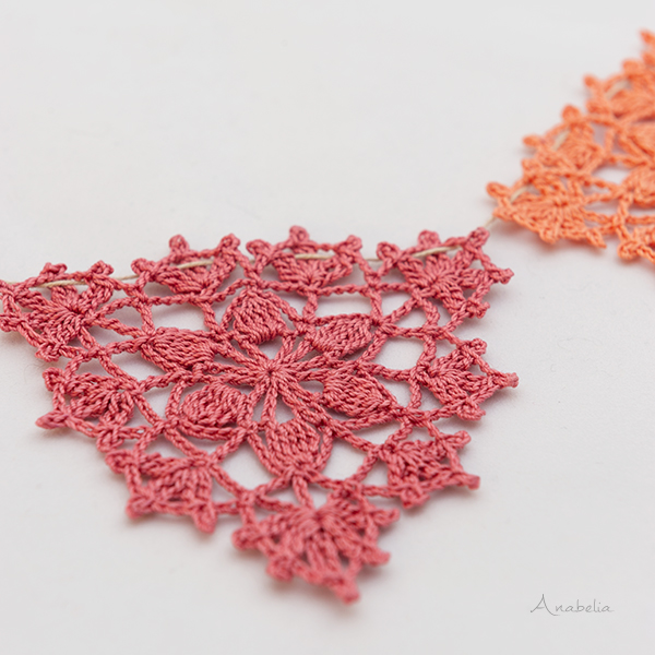 Crochet lace triangles motifs pattern - Paper Craft