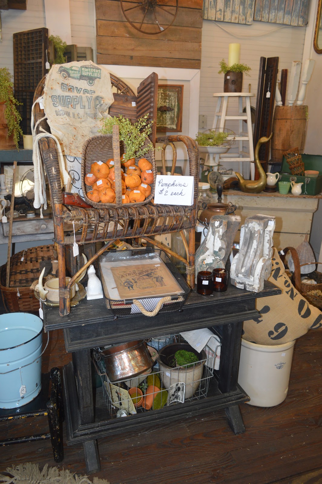 SuzAnna's Antiques & SuzAnna's Antiques Station