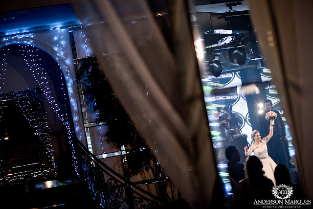 casamento clássico, casamento elegante, casamento chique, casamento real, decoração branca, tapete de espelho, passarela espelhada, casamento, cerimonia de casamento, anderson marques, dunia city hall, casarei em brasilia, casamento em brasilia, festa de casamento, lustres, noiva jogando o buque