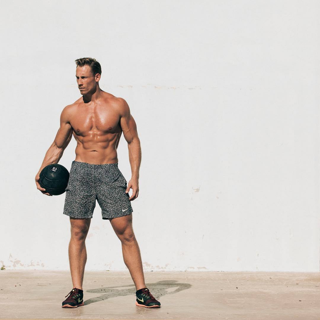 cute-strong-beefcake-beach-bro-shirtless-sexy-muscular-summer-body-hunk-sunglasses