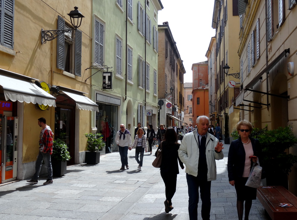 TRAVEL AND LIFESTYLE DIARIES Modena, Italy Via del Taglio Shopping