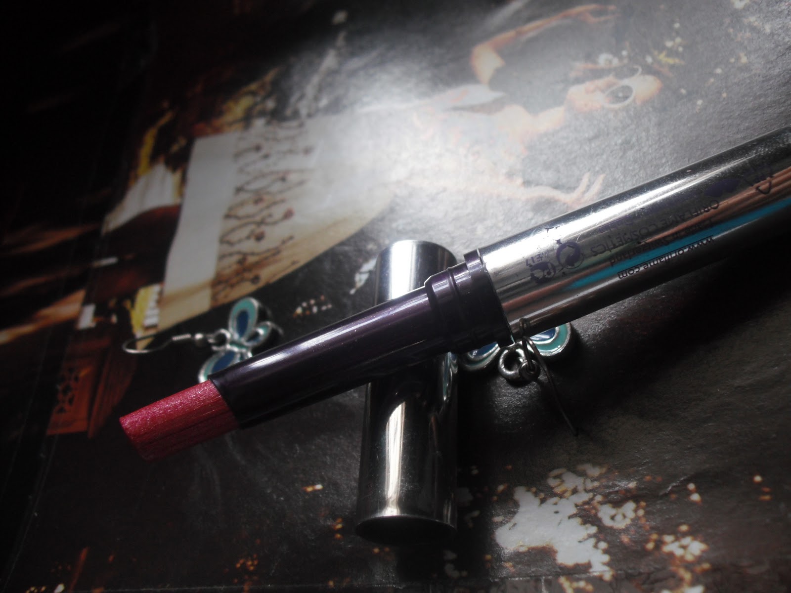 Vivacious Flair Oriflame power shine lipstick Trendy Berry Review