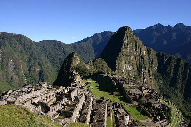أكثر أماكن غموضا العالم 800px-Machu_Picchu_e