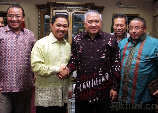 https://1.bp.blogspot.com/-GthOvp3up7c/WWGqAeLKC6I/AAAAAAABTrw/K5CnGQKifNkIjEIPc3KzT8NYExVWRNxEQCLcBGAs/s1600/281Anis-Matta-Sowan-ke-Din-Samsudin.jpg