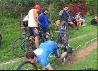 jatuh dari sepeda