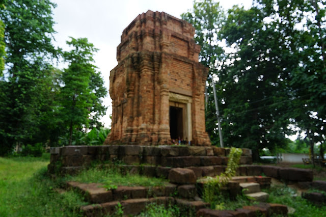 泰国の変なスポット Prasat Tamnak Sai / Si Saket