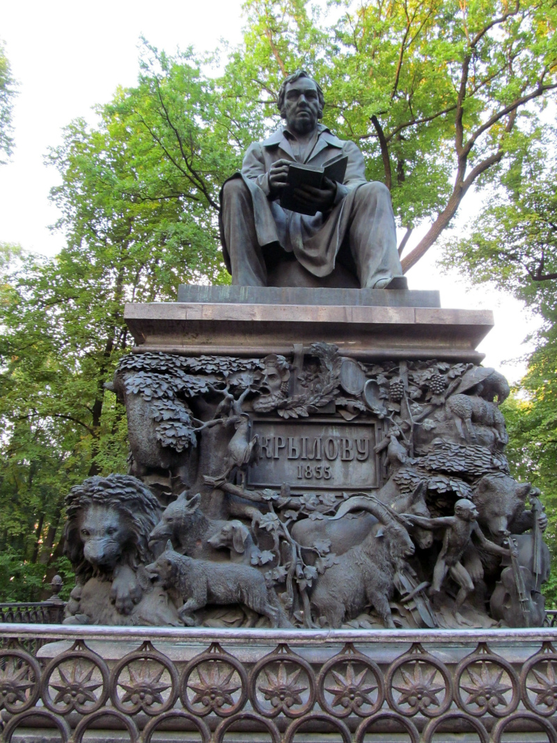 Памятник крылову в москве Памятник крылову в москве