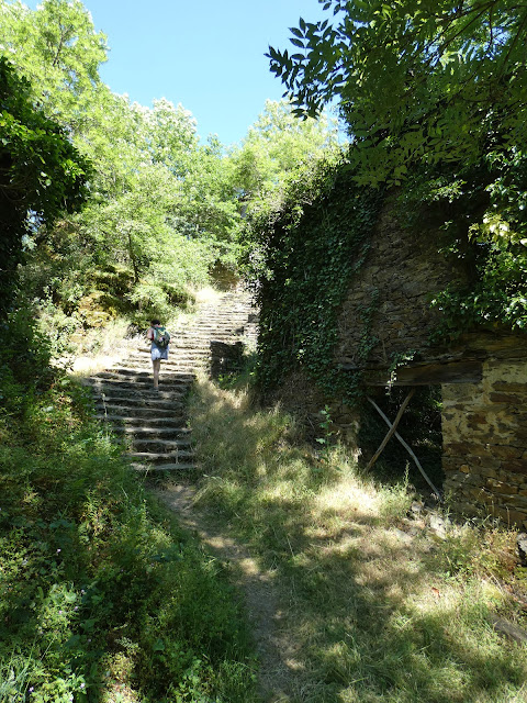 L'escalier « monumental » menant à la chapelle.